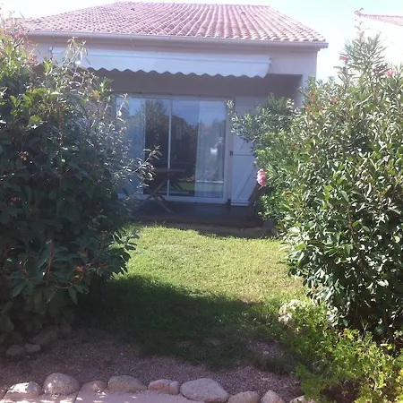 Residence Agula Mora Lecci Buitenkant foto